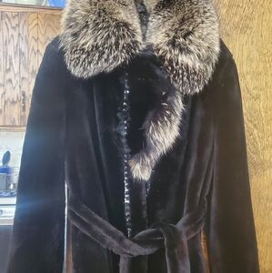 Luxurious Womens L Black Sheared Beaver Coat With Silver Fox Collar & Fur Belt